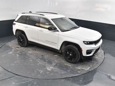 Used 2023 Jeep Grand Cherokee Limited image 29