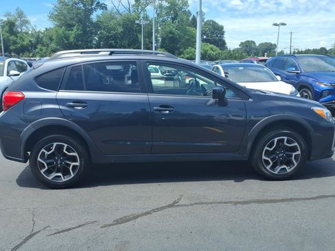 Used 2017 Subaru Crosstrek 2.0i Premium AWD/4WD image 4