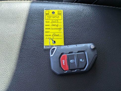 Used 2023 Jeep Wrangler Unlimited Sahara AWD/4WD image 34