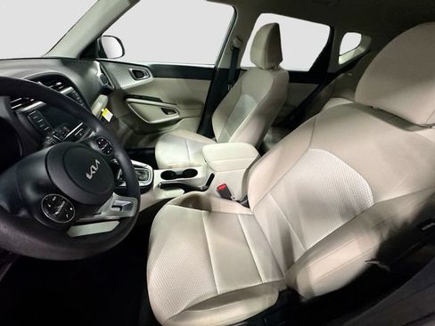 Used 2023 Kia Soul LX FWD image 20