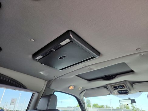 Used 2017 Chevrolet Express 2500 RWD image 33