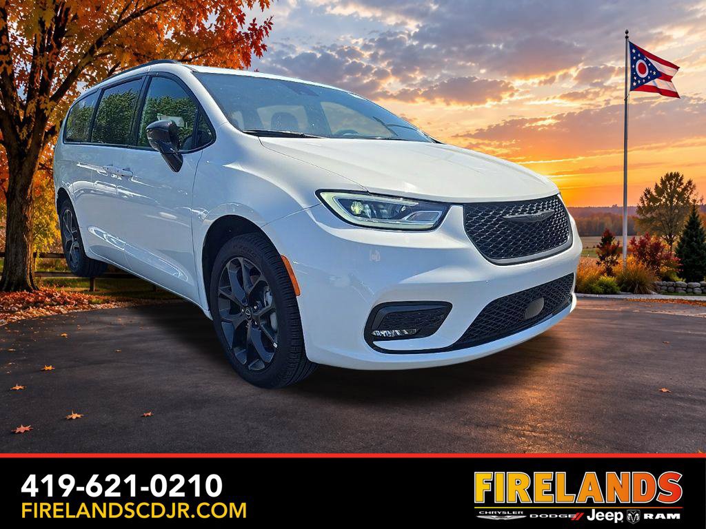 New 2026 Chrysler Pacifica Select w/ S Appearance Package AWD/4WD image 1