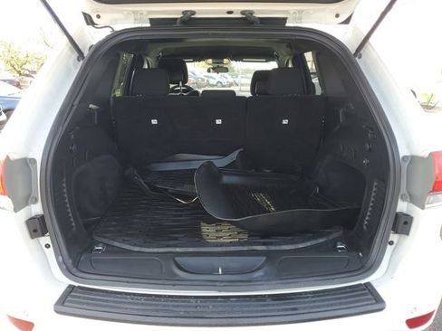 Used 2018 Jeep Grand Cherokee Laredo AWD/4WD image 29