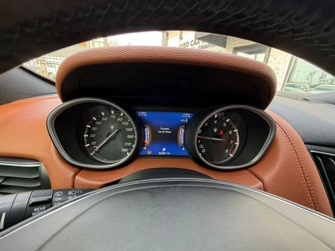 Used 2018 Maserati Levante image 18