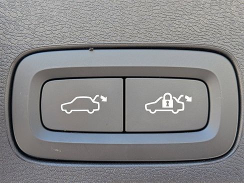 Certified 2023 Volvo XC60 B5 Ultimate w/ Protection Package Premier image 14