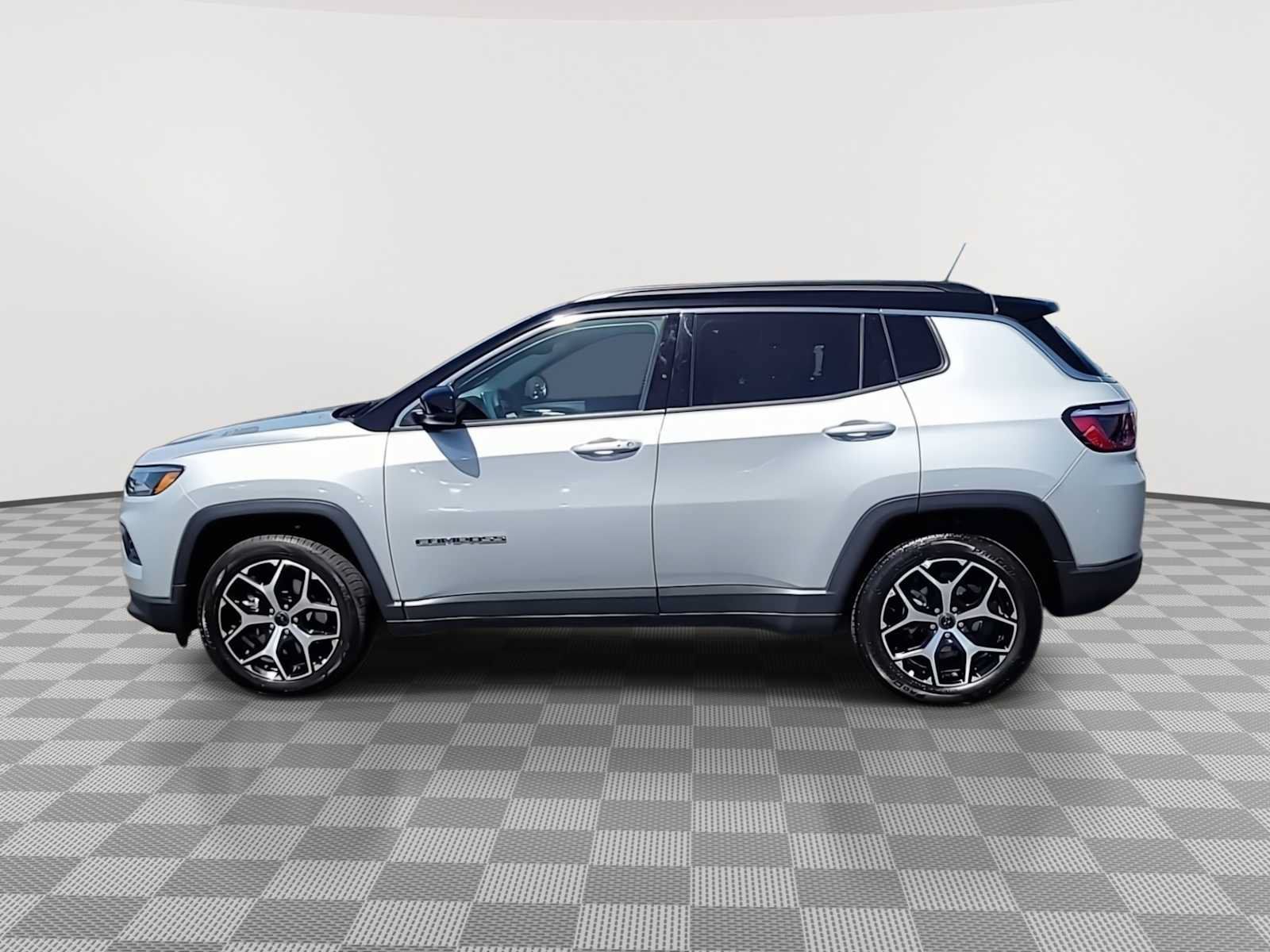 Used 2025 Jeep Compass Limited AWD/4WD image 5