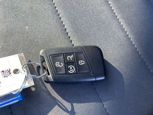 Used 2024 Volkswagen Taos SE image 24