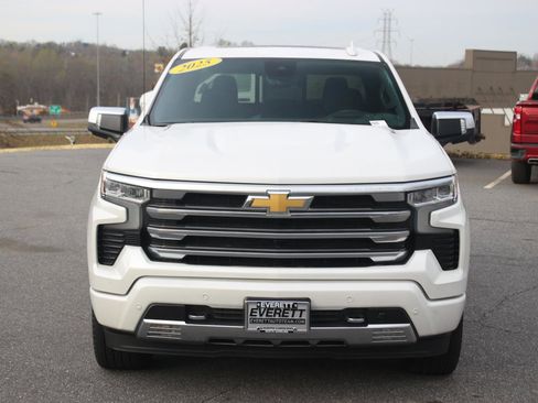 Used 2025 Chevrolet Silverado 1500 High Country AWD/4WD image 2
