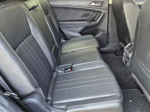 Used 2022 Volkswagen Tiguan SE image 18