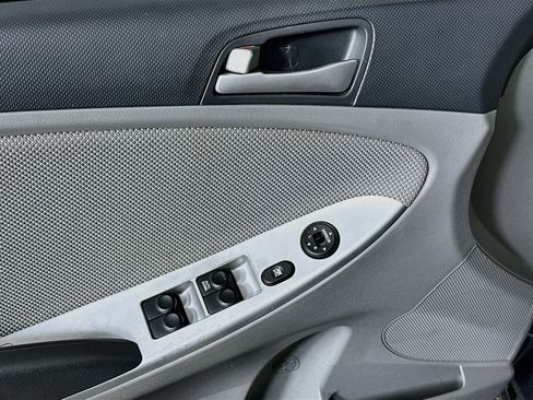 Used 2012 Hyundai Accent GLS FWD image 15
