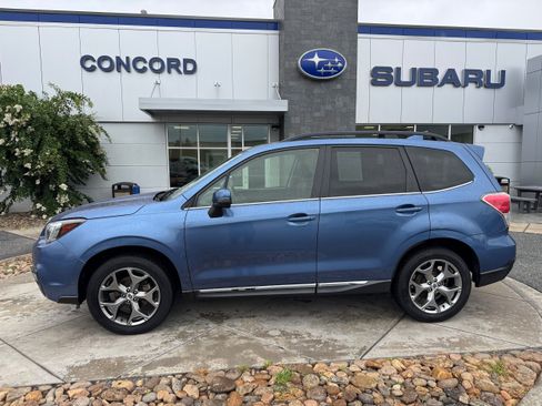 Used 2017 Subaru Forester 2.5i Touring AWD/4WD image 1
