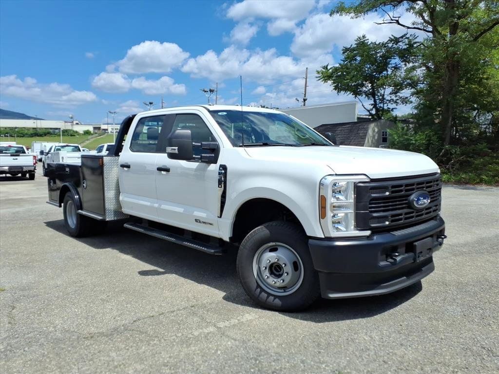 New 2025 Ford F350 XL AWD/4WD image 1