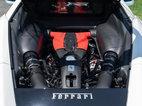 Used 2022 Ferrari F8 Tributo RWD image 13