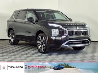 Used 2025 Mitsubishi Outlander SE video 1