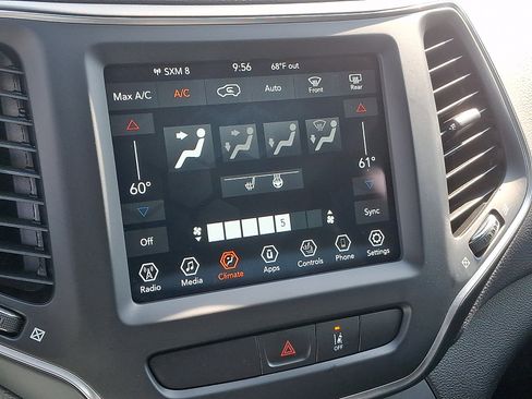 Used 2022 Jeep Cherokee Latitude Lux w/ Sun & Sound Group AWD/4WD image 16