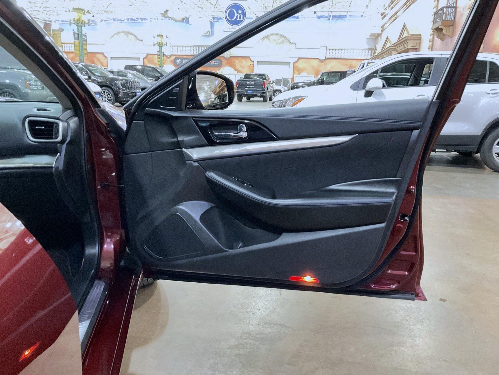 Used 2016 Nissan Maxima SR FWD image 16