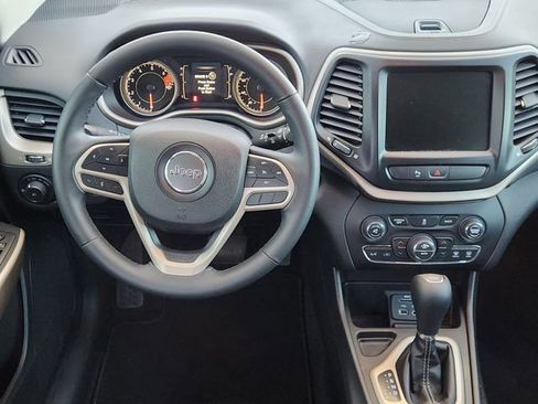 Used 2017 Jeep Cherokee Latitude w/ Comfort/Convenience Group image 25