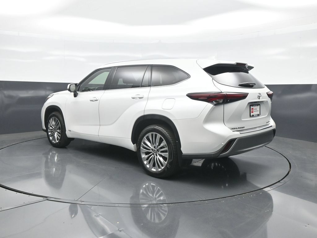 Used 2026 Toyota Highlander Platinum AWD/4WD image 5