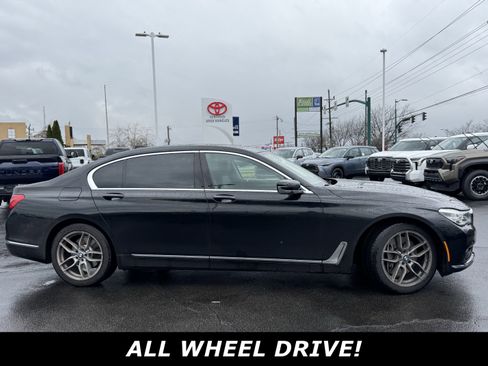 Used 2018 BMW 750i xDrive image 2
