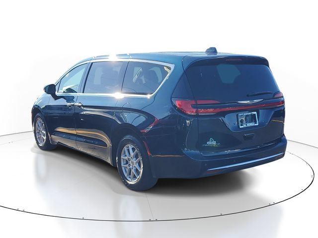 Used 2025 Chrysler Pacifica Select FWD image 3