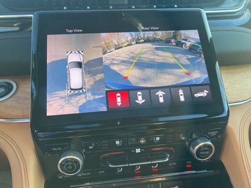 Used 2023 Jeep Grand Cherokee Summit image 30