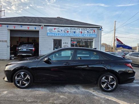 Used 2023 Hyundai Elantra SEL w/ Convenience Package FWD image 2