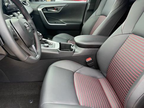 Used 2025 Toyota RAV4 XSE AWD/4WD image 10