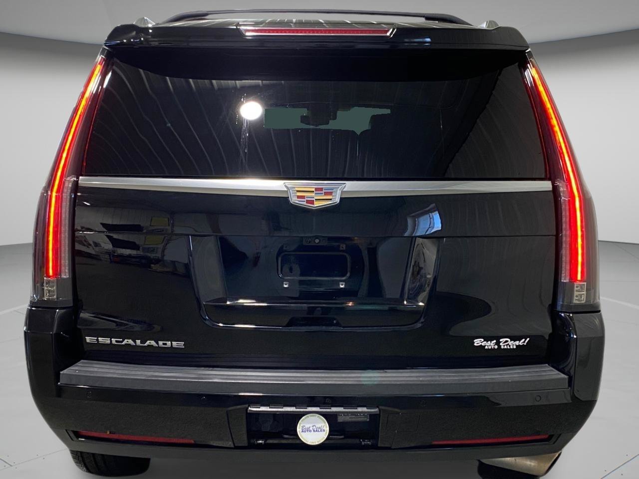 Used 2018 Cadillac Escalade Platinum AWD/4WD image 30