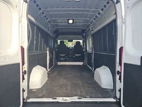 Used 2025 RAM ProMaster 2500 w/ Convenience Group FWD image 14