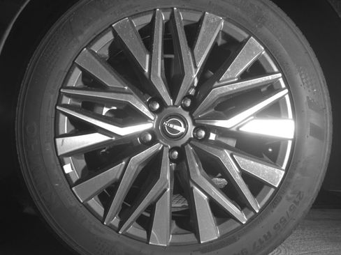 Used 2025 Nissan Altima 2.5 SV image 12