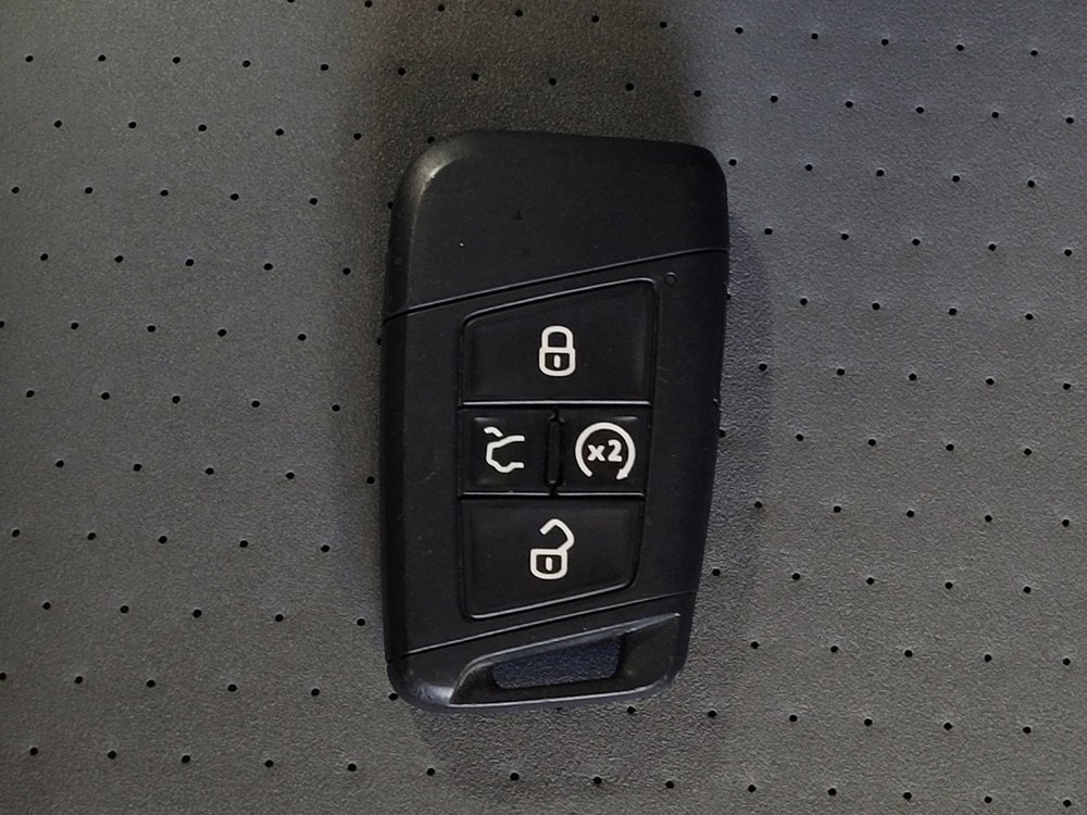 Used 2025 Volkswagen Jetta SE FWD image 32