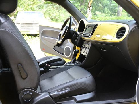 Used 2012 Volkswagen Beetle 2.5 FWD image 11