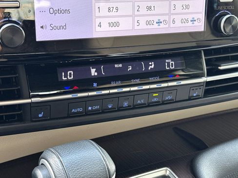 Certified 2022 Toyota Sienna XLE AWD/4WD image 21