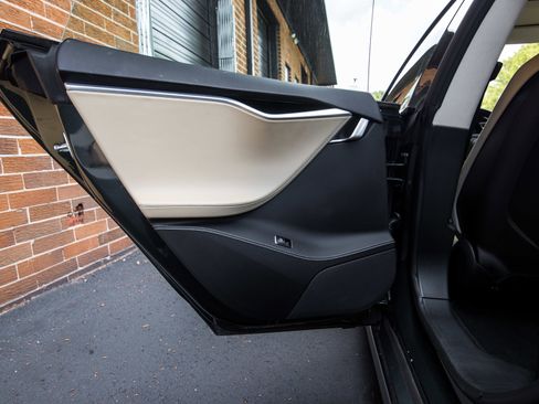 Used 2014 Tesla Model S 85 image 12