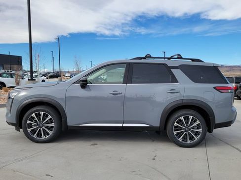 New 2026 Nissan Pathfinder Platinum image 2
