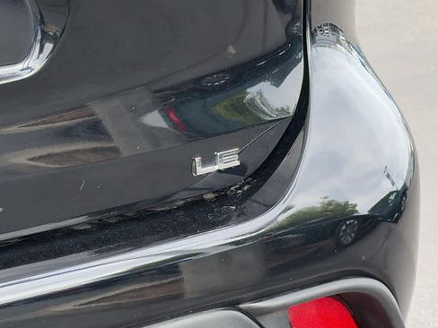 Used 2025 Toyota Highlander LE FWD image 28