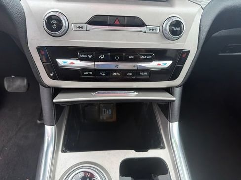 Used 2023 Ford Explorer XLT w/ Equipment Group 202A AWD/4WD image 15
