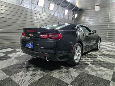 Used 2019 Chevrolet Camaro LT RWD image 5