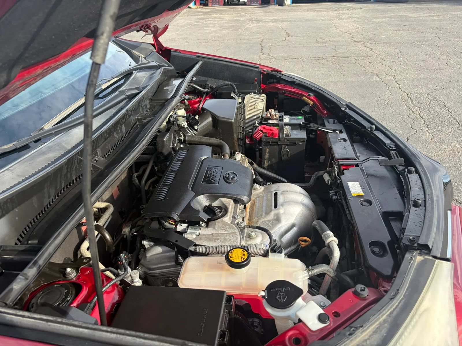 Used 2018 Toyota RAV4 LE FWD image 11