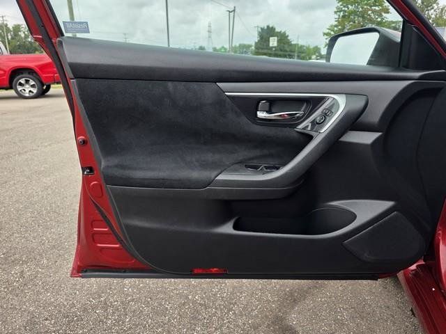 Used 2014 Nissan Altima 2.5 SV FWD image 12