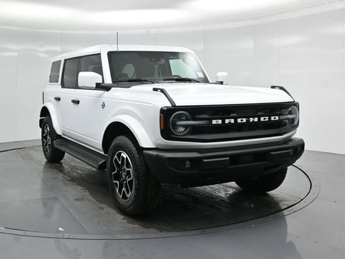 New 2026 Ford Bronco Outer Banks image 57