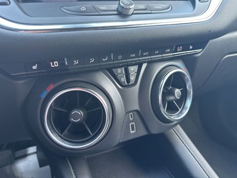 Used 2025 Chevrolet Blazer LT image 22