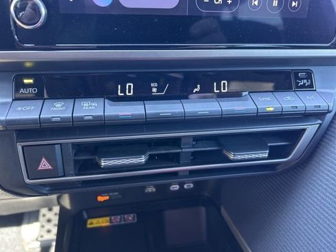 Used 2025 Toyota Camry SE image 14