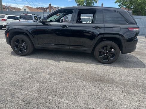 Used 2024 Jeep Grand Cherokee Altitude AWD/4WD image 4