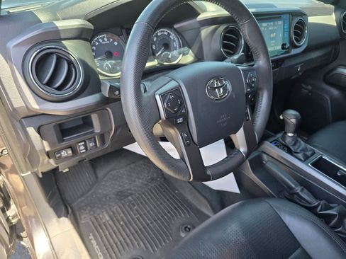 Used 2019 Toyota Tacoma TRD Sport w/ TRD Premium Sport Package RWD image 14