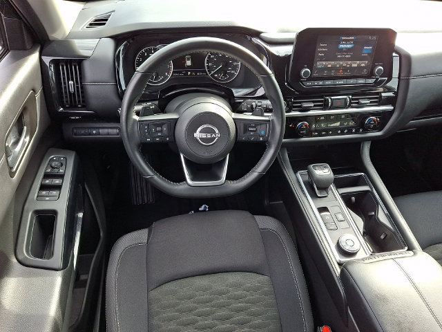 Used 2024 Nissan Pathfinder SV AWD/4WD image 2