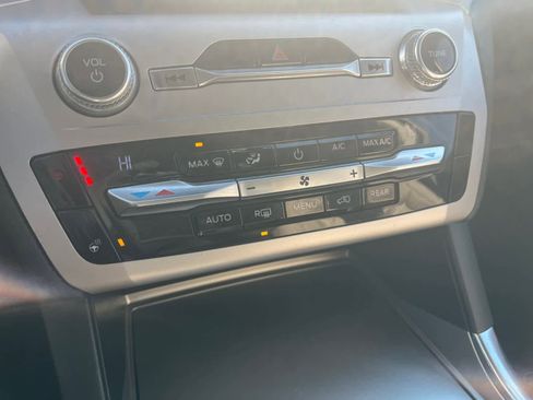 Used 2020 Ford Explorer XLT w/ Equipment Group 202A image 27