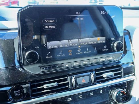 Used 2025 Nissan Pathfinder SL image 3