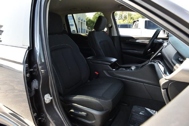 Used 2022 Jeep Grand Cherokee L Laredo w/ Luxury Tech Group I AWD/4WD image 21