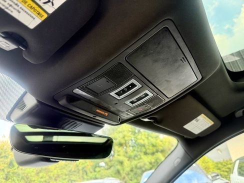 Used 2019 Jaguar F-PACE Premium image 21